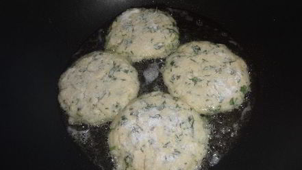 Рецепт лепешек из брынзы с зеленью