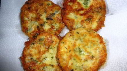Рецепт лепешек из брынзы с зеленью