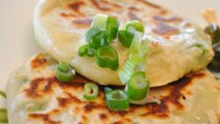 Рецепт лепешек с зеленым луком