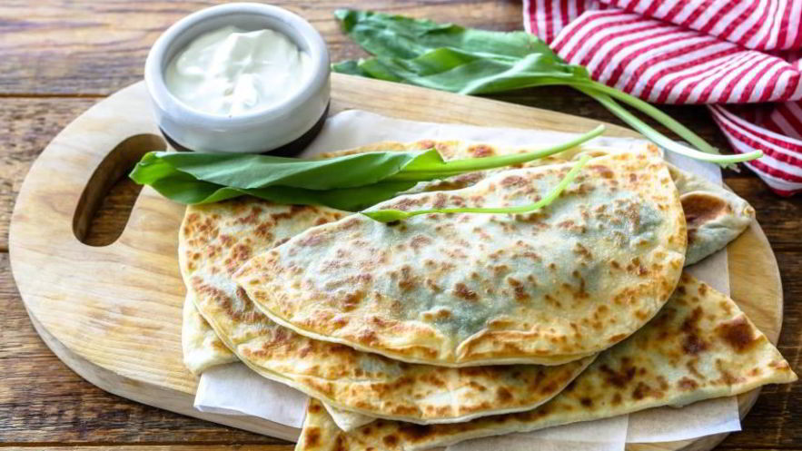 Рецепт сырных лепешек с зеленью и мацони