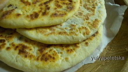 Рецепт творожных лепешек с творогом и икрой