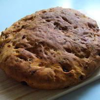 Воздушная фокачча с томатами и оливками