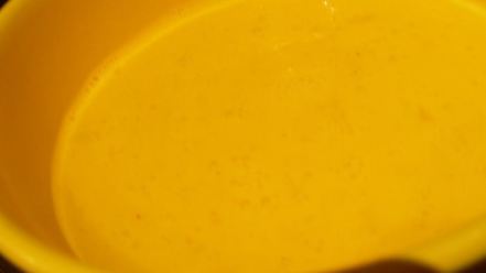 Рецепт яичницы-болтуньи с тунцом, маринованным перцем и лепешками пита