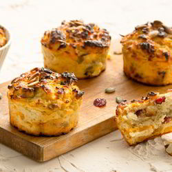 Рецепт Маффинов из киноа и кураги с сушеной клюквой