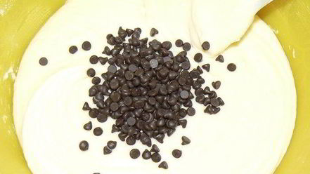 Рецепт маффинов с клубникой и шококаплями