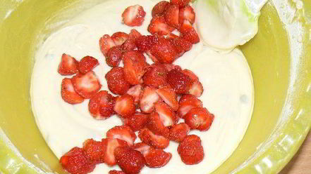 Рецепт маффинов с клубникой и шококаплями