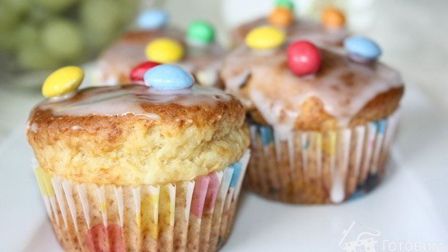 Рецепт маффинов с разноцветным шоколадным драже смартис