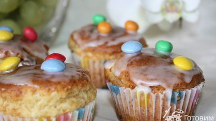 Рецепт маффинов с разноцветным шоколадным драже смартис