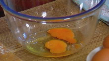 Рецепт маффинов с шоколадом и вяленой вишней