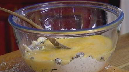 Рецепт маффинов с шоколадом и вяленой вишней