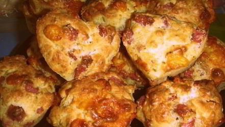 Рецепт маффинов с сыром и ветчиной