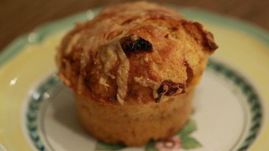 Рецепт маффинов с вялеными помидорами и сыром