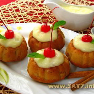 Рецепт Маффинов с яблоками и корицей под ванильным соусом