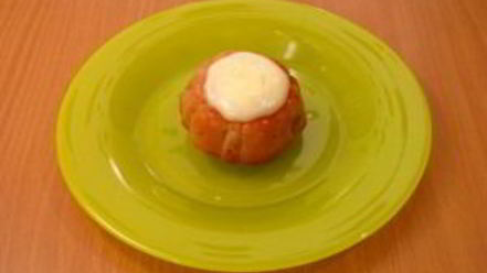 Рецепт маффинов с яблоками и корицей под ванильным соусом