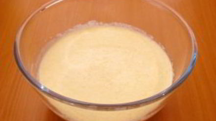 Рецепт маффинов с яблоками и корицей под ванильным соусом