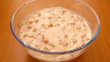 Рецепт маффинов с яблоками и корицей под ванильным соусом