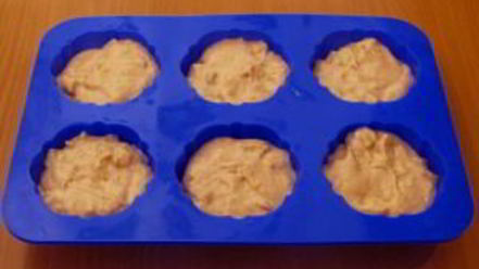 Рецепт маффинов с яблоками и корицей под ванильным соусом