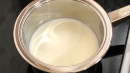 Рецепт маффинов с яблоками и корицей под ванильным соусом