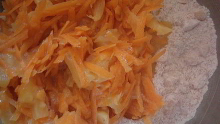 Рецепт морковных маффинов с макадамией и ананасом