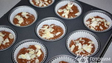Рецепт шоколадных маффинов с белым шоколадом и миндалем