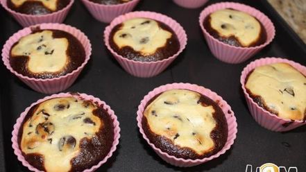 Рецепт шоколадных маффинов с крем сыром