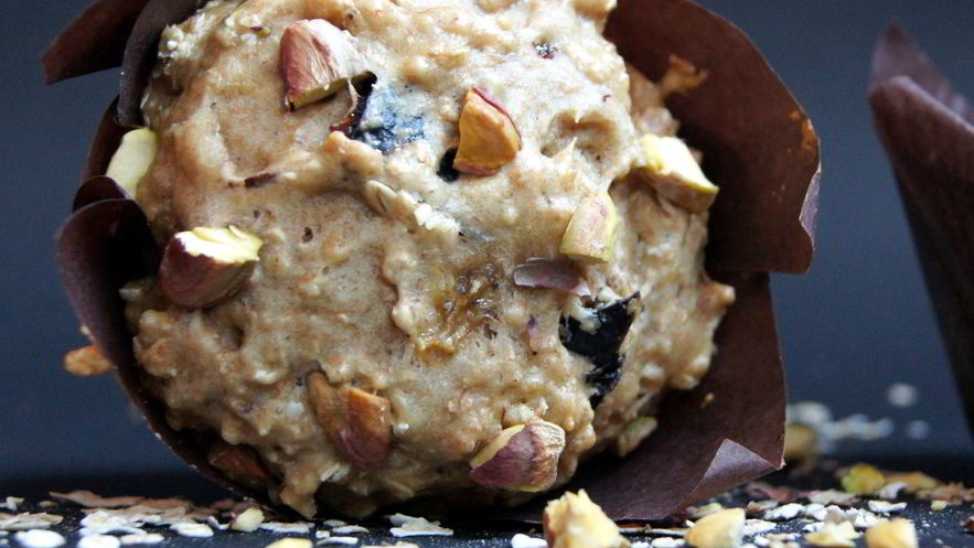 Рецепт цельнозерновых маффинов с овсяными хлопьями, чернослиом и миндалем