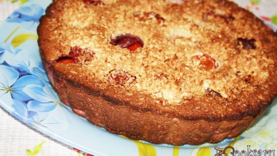 Рецепт манника с халвой и сливами