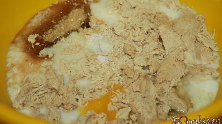 Рецепт манника с халвой и сливами