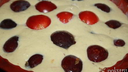 Рецепт манника с халвой и сливами