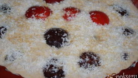 Рецепт манника с халвой и сливами