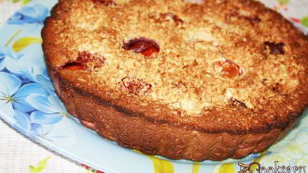 Рецепт манника с халвой и сливами