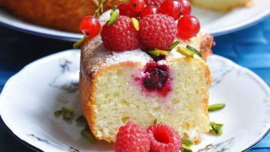 Рецепт манника творожного с ягодами