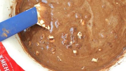 Рецепт постного шоколадного манника с изюмом