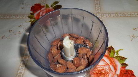 Рецепт постного шоколадного манника с миндалем