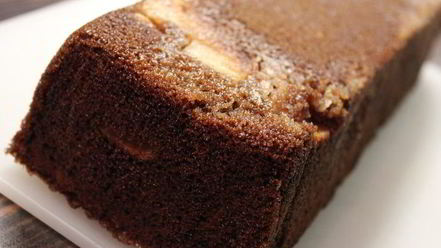 Рецепт шоколадного манника с карамельными яблоками