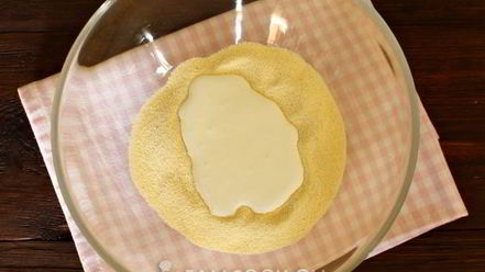 Рецепт шоколадного манника с халвой