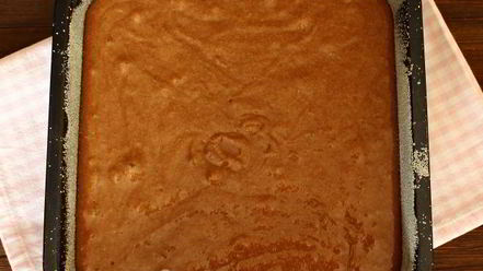 Рецепт шоколадного манника с халвой