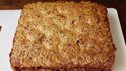 Рецепт шоколадного манника с халвой