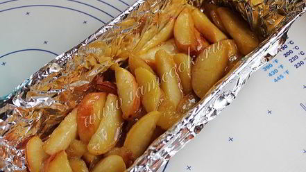 Рецепт шоколадного манника с яблоками