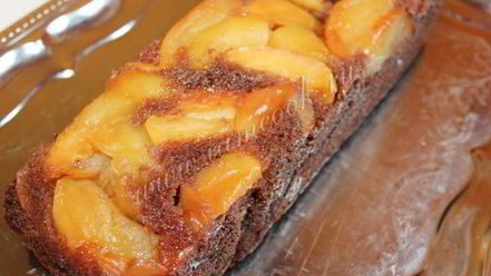 Рецепт шоколадного манника с яблоками