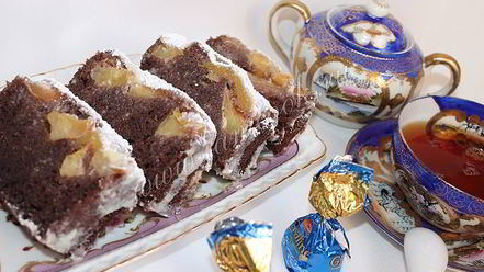 Рецепт шоколадного манника с яблоками