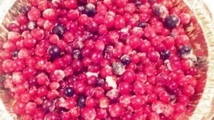 Рецепт шоколадного манника с ягодами