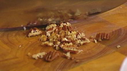 Рецепт банановых оладий с кленовым сиропом, голубикой и орехами пекан