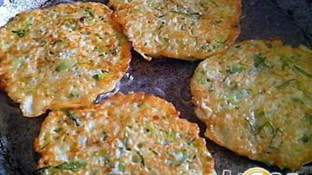 Рецепт башенок из кабачковых оладий и брынзы