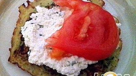 Рецепт башенок из кабачковых оладий и брынзы