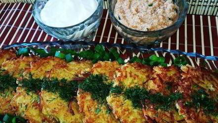 Рецепт картофельных оладий с сазаньей икрой