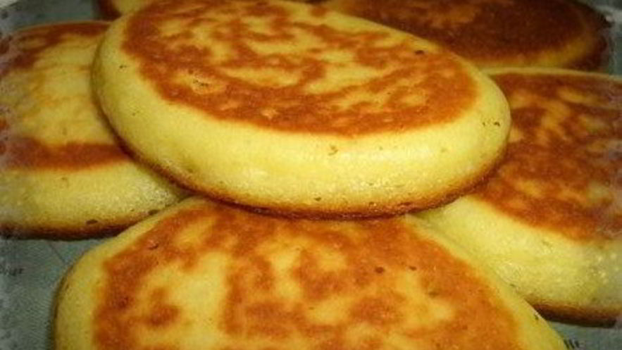 Рецепт манных дрожжевых оладий