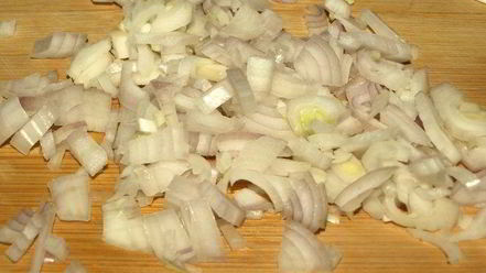 Рецепт морковных оладий на хрустящих крекерах с йогуртовым соусом