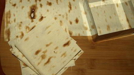 Рецепт морковных оладий на хрустящих крекерах с йогуртовым соусом