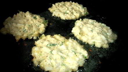 Рецепт оладушек из китайской капусты с брынзой